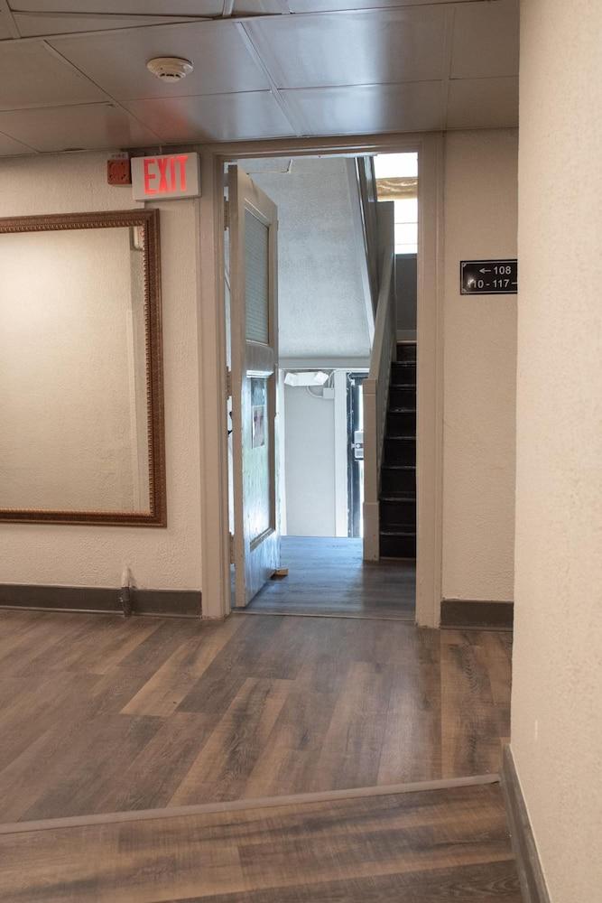 Americas Best Value Inn Dearborn Zewnętrze zdjęcie