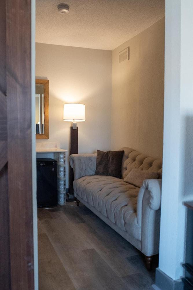 Americas Best Value Inn Dearborn Zewnętrze zdjęcie