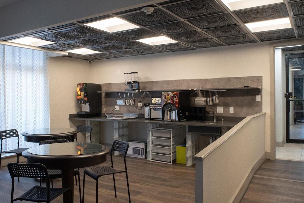 Americas Best Value Inn Dearborn Zewnętrze zdjęcie